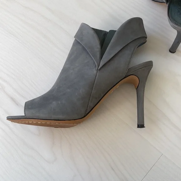Vince Camuto 6.5M Cholia Grey Leather - Picture 7 of 9